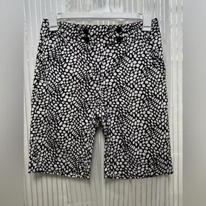 “Bamboo Traders” SZ: (8) Black & White Burmuda Shorts